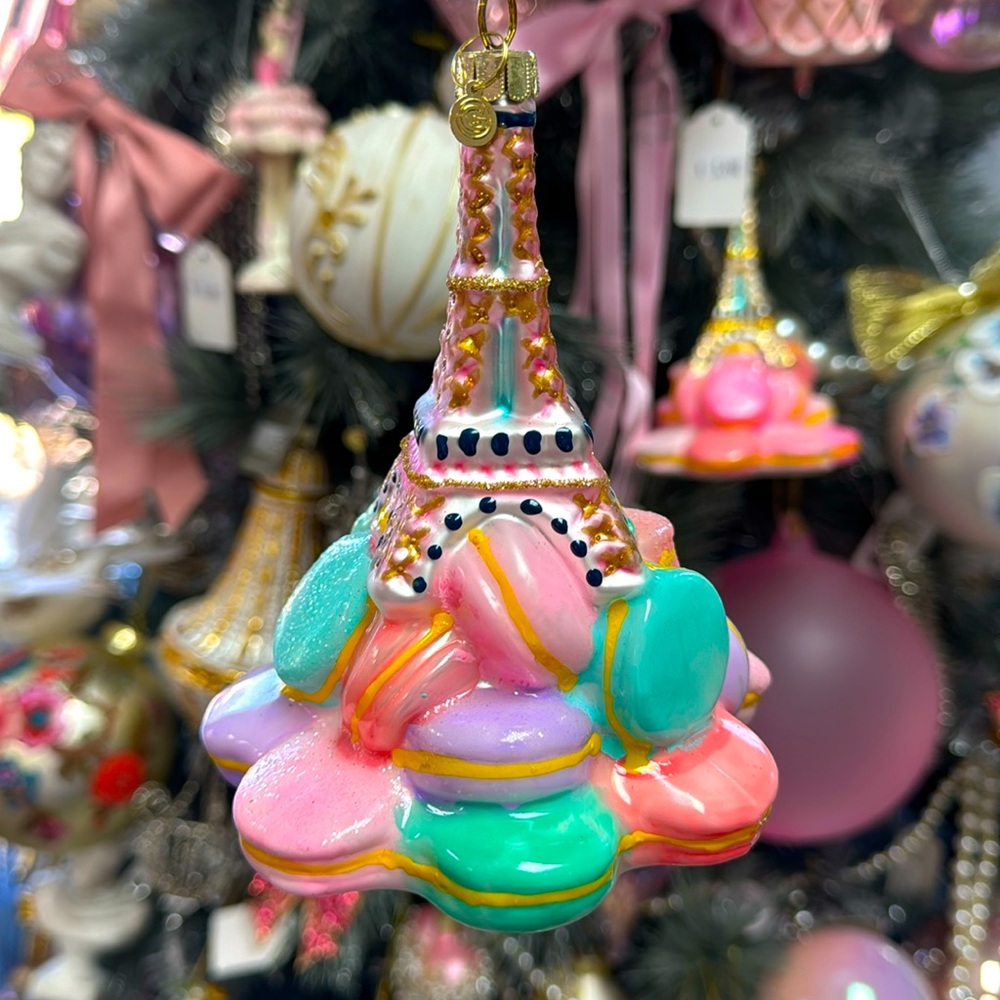 Eiffel Tower macroon ornament